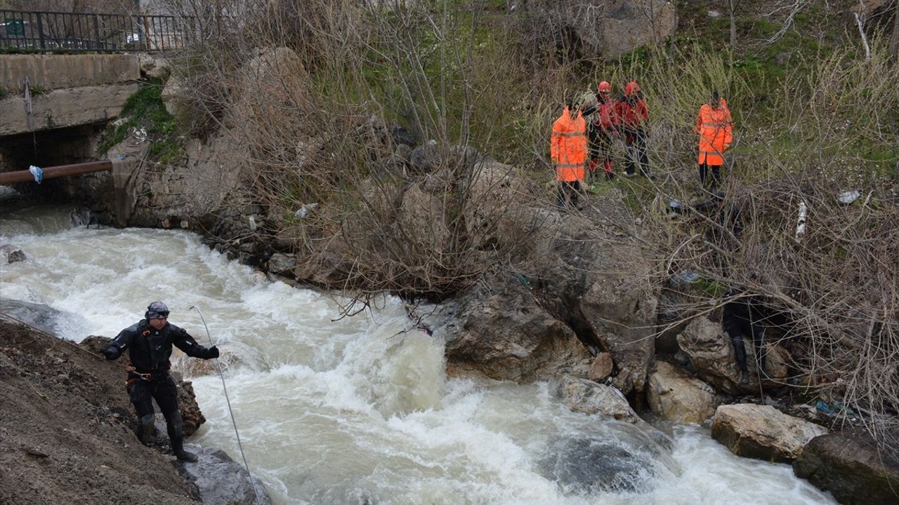 Hakkari'de Kayıp Kadın Arama Çalışmaları Devam Ediyor
