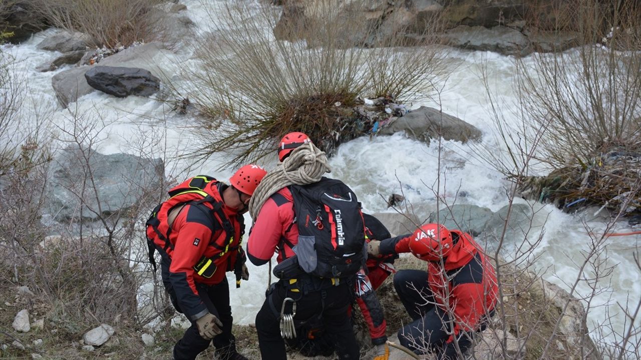 Hakkari'de Kayıp Kadın İçin Arama Çalışmaları Devam Ediyor