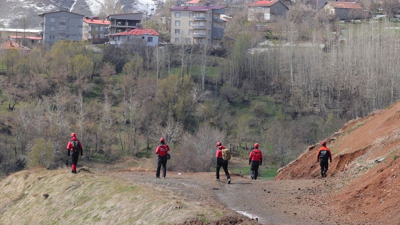 Hakkari'de Kayıp Kadın İçin Arama Faaliyetleri Devam Ediyor