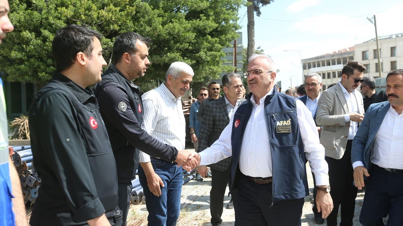 Hatay'da İncelemelerde Bulunan İçişleri Bakan Yardımcısı Münir Karaloğlu