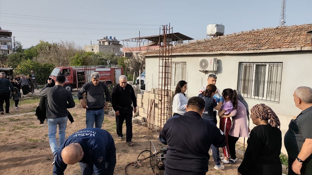 Hatay'da Koluna İnşaat Demiri Batan Çocuğa İtfaiye Müdahale Etti