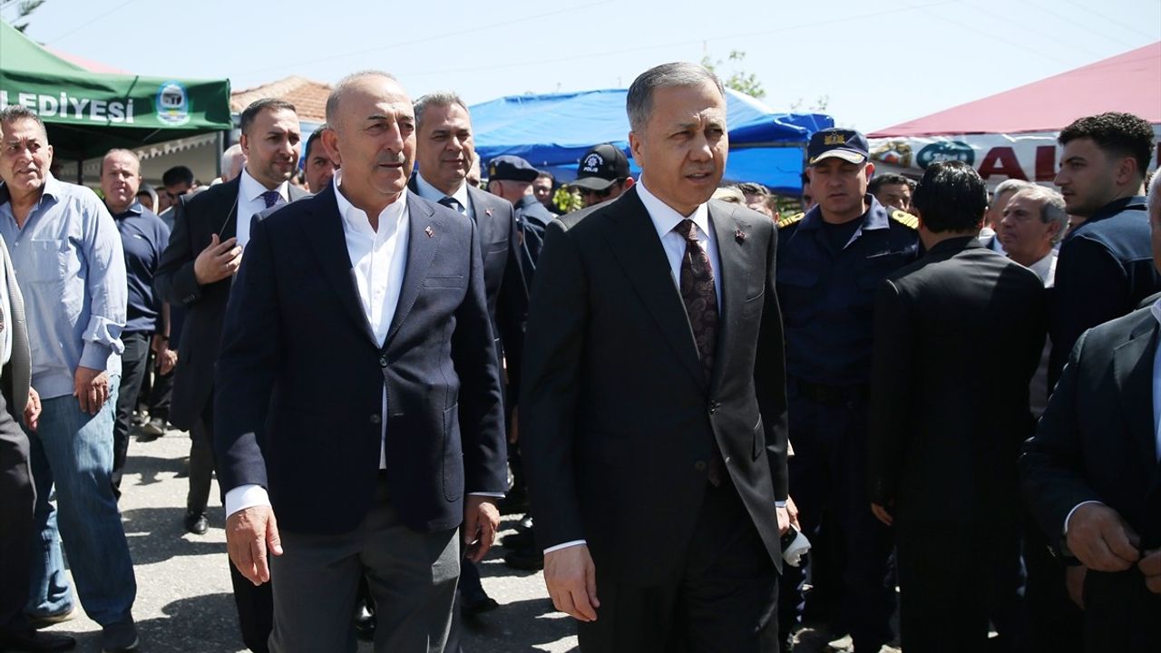 İçişleri Bakanı Yerlikaya'dan Mevlüt Çavuşoğlu'na Taziye Ziyareti