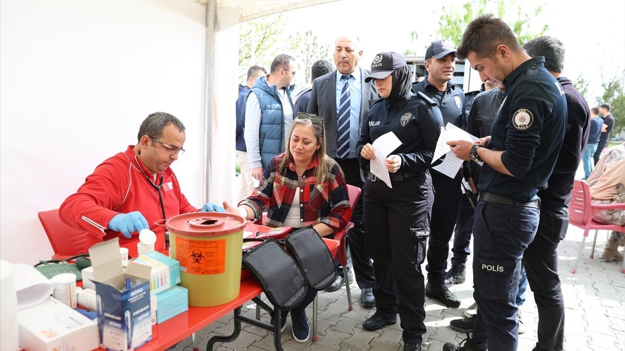 Iğdır Emniyet Personeli Kan Bağışında Bulundu