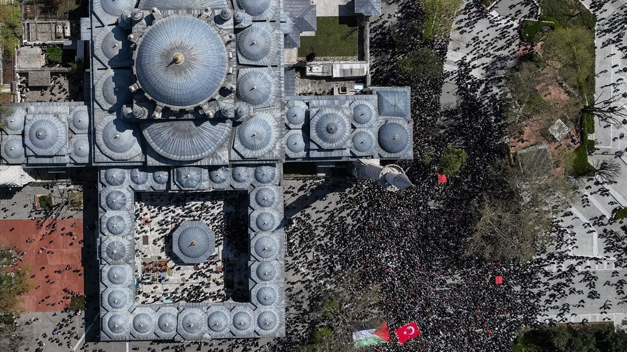 İHH'nin Gazze İçin Düzenlediği Yürüyüş Başladı