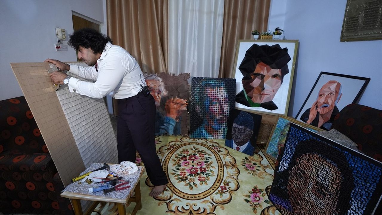 Iraklı Ressam Selman Kerim'in Sıradışı Çivi ve Piksel Sanatı