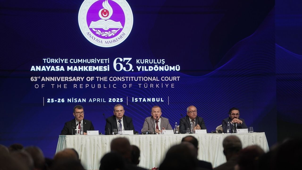 İstanbul'da Anayasa Yargısıyla İlgili Sempozyum Gerçekleşti