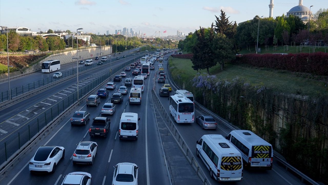 İstanbul'da Haftanın İlk Günü Trafik Yoğunluğu