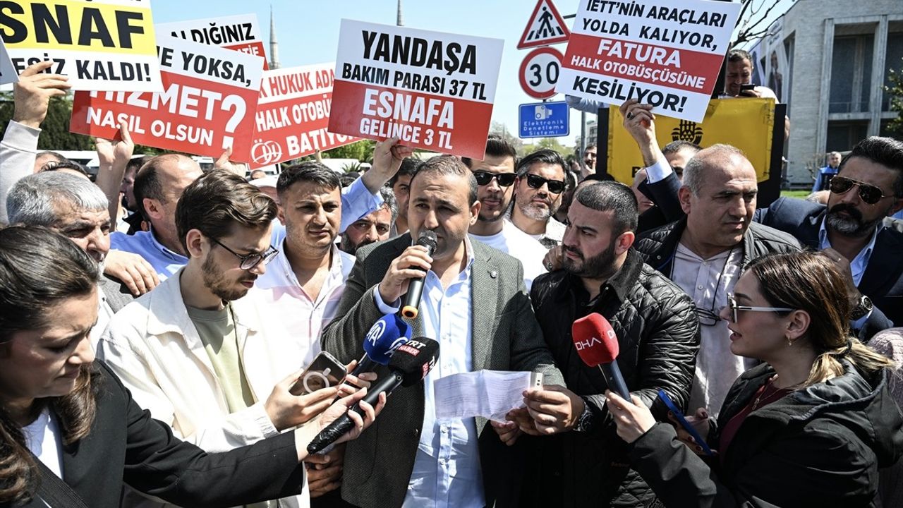 İstanbul'da Özel Halk Otobüsü Sahiplerinin İBB'ye Yaptığı Eylem