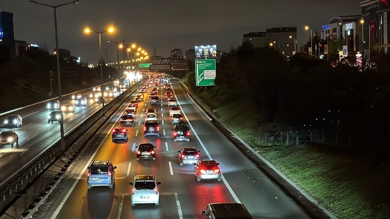 İstanbul'dan Kaçış: Deprem Sonrası Yoğun Trafik