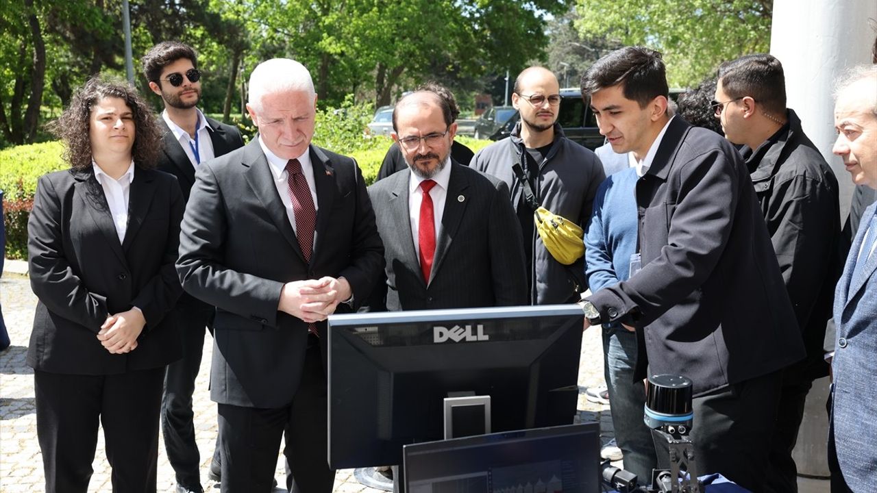 İstanbul Valisi Davut Gül, ICARUS Elektrikli Yarış Aracının Tanıtımında