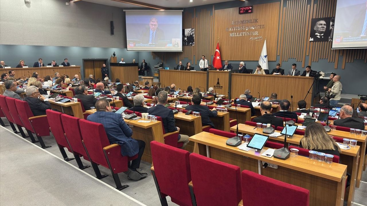 İzmir Büyükşehir Belediyesi 2024 Denetim Komisyonu Raporunu İnceledi