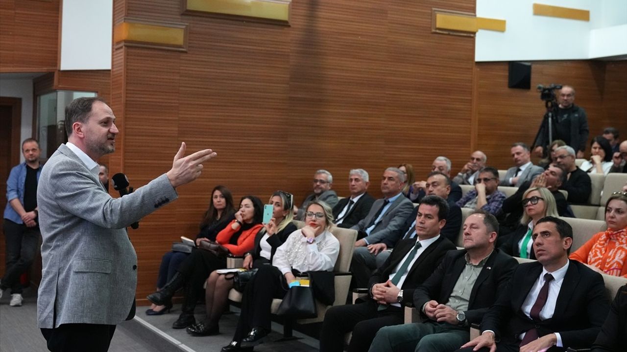 İzmir'de Bağımlılıkla Mücadele Seminerleri Düzenlendi