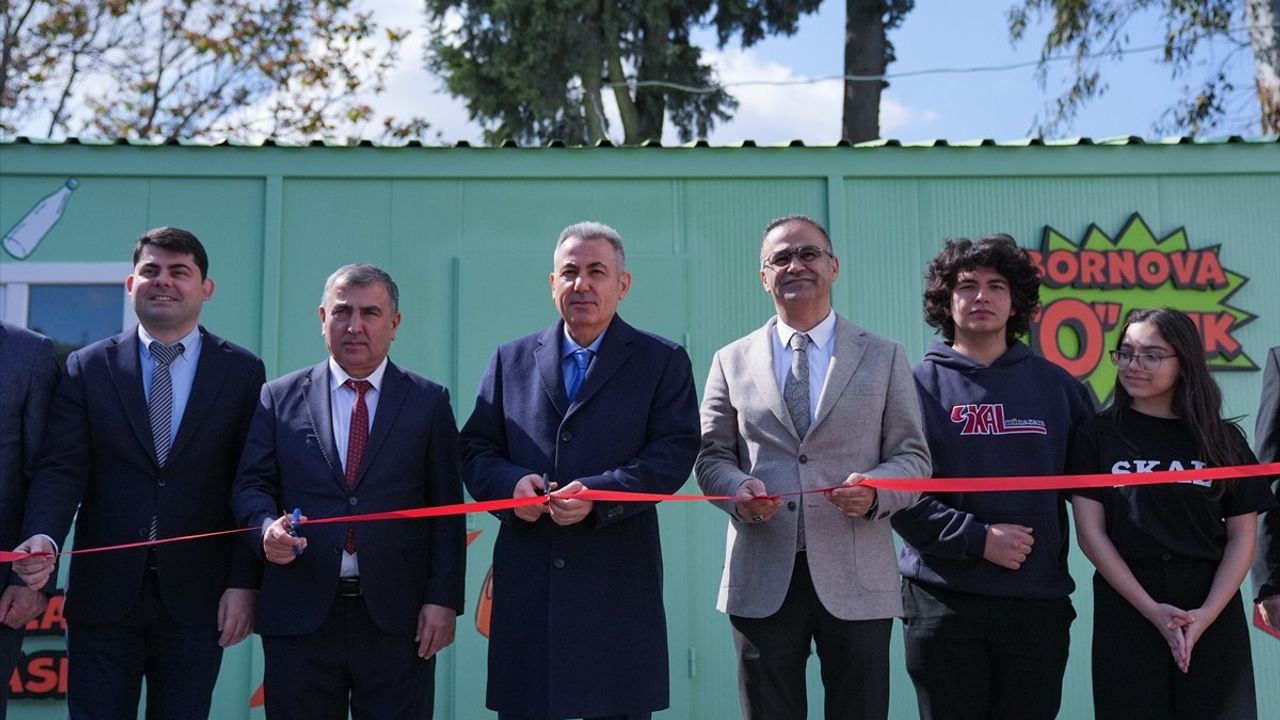 İzmir'de Öğrenciler Atıklarla Kantin Alışverişi Yapabilecek