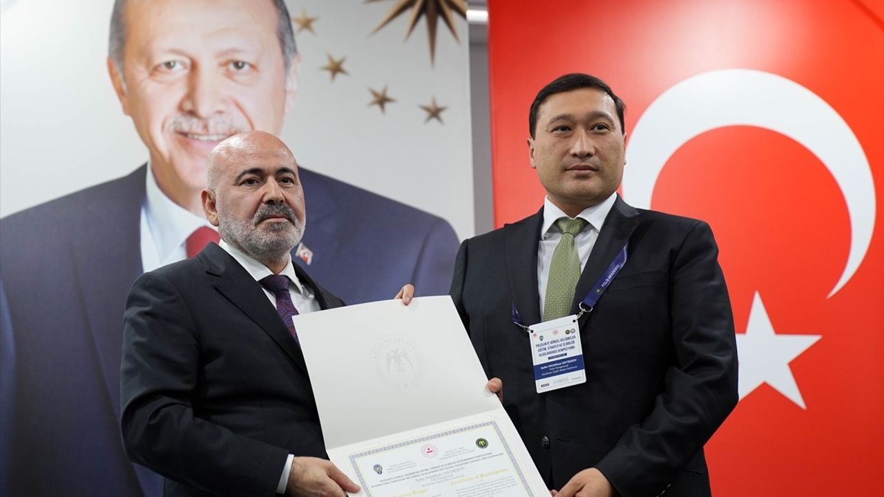 İzmir'de Polisiye Eğitim Sempozyumu Düzenlendi