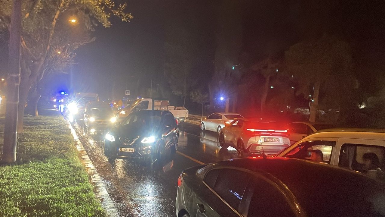 İzmir ve Aydın'da Fırtına ve Sağanak Yağış Etkili Oldu