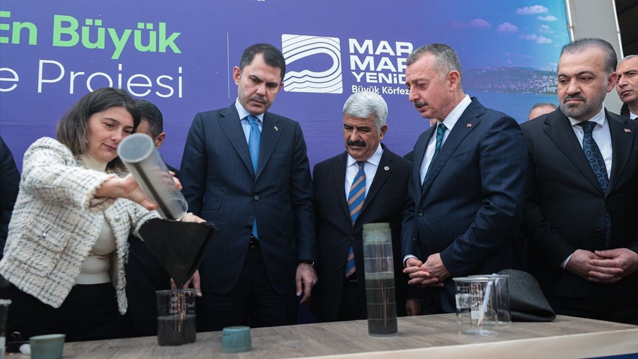 İzmit Körfezi Dip Çamuru Temizliği Projesi Başladı