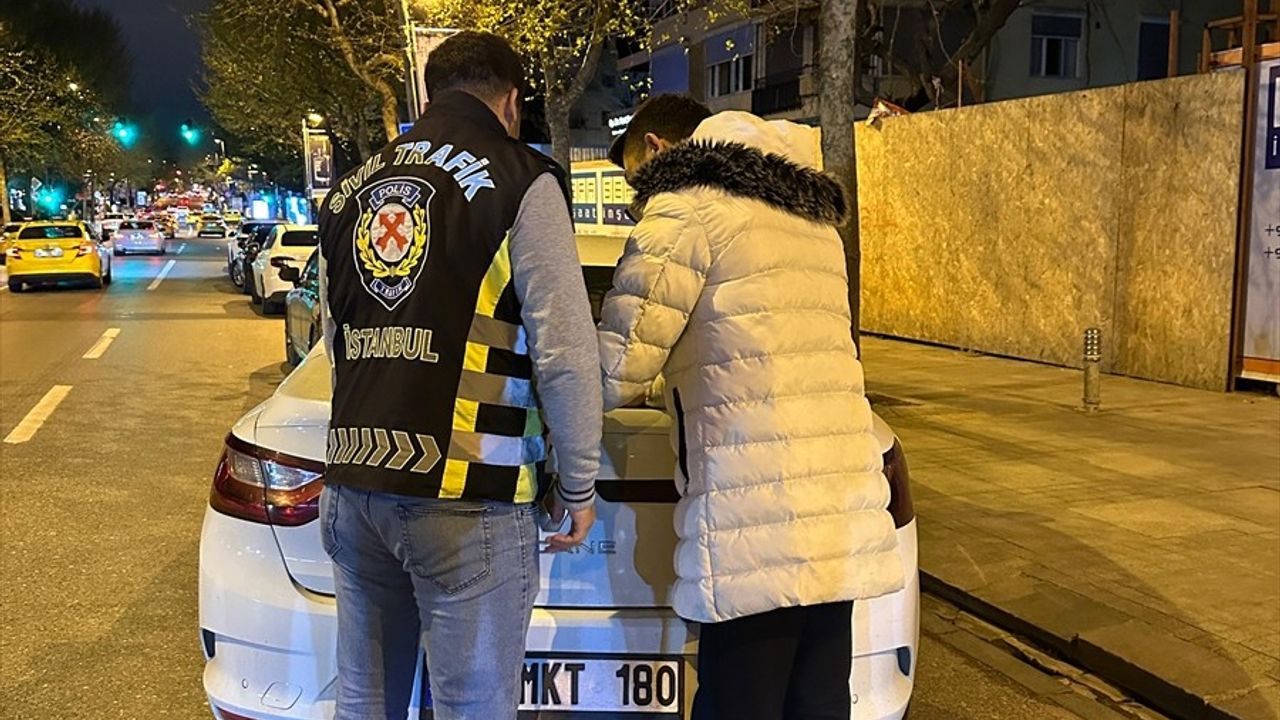 Kadıköy'de Otomobilden Sarkma Cezası
