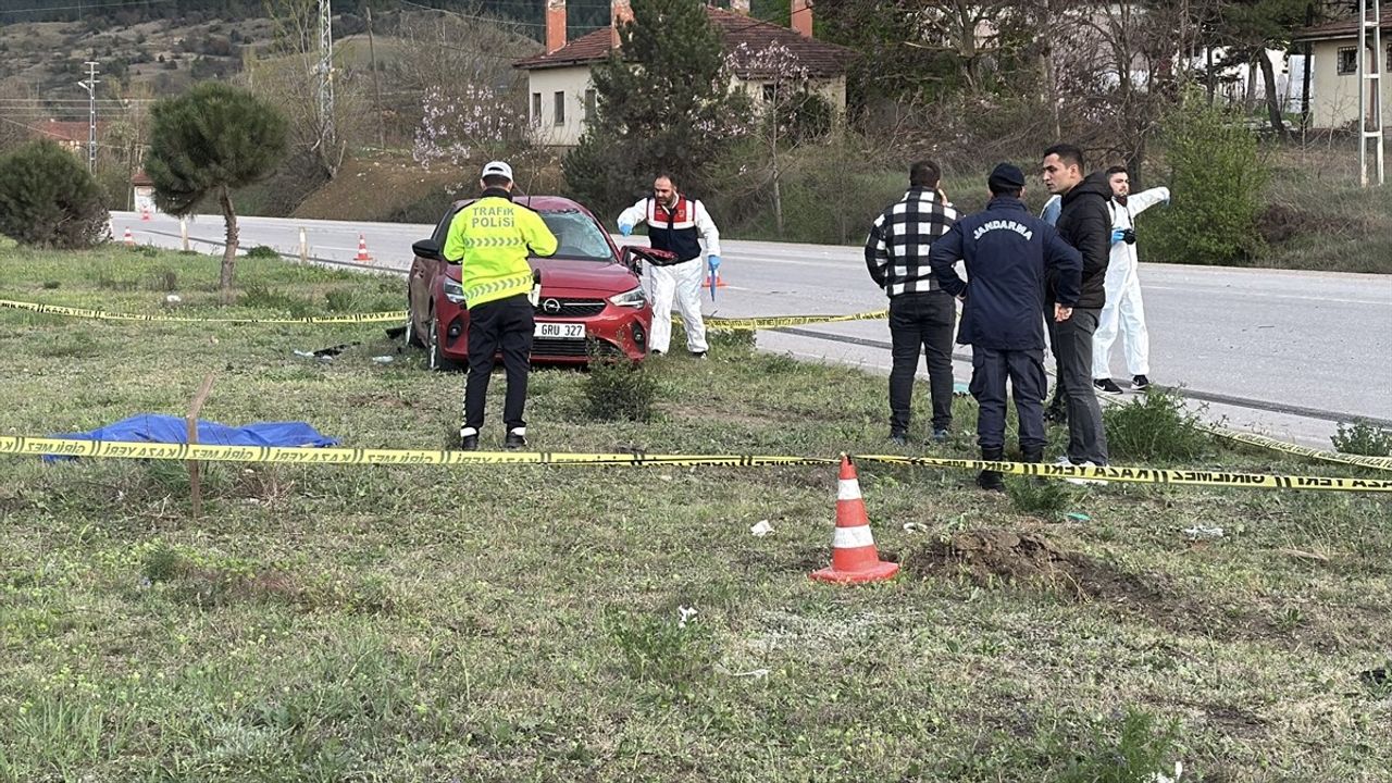 Karabük'te Tırla Çarpışan Otomobilde 3 Ölü, 2 Yaralı