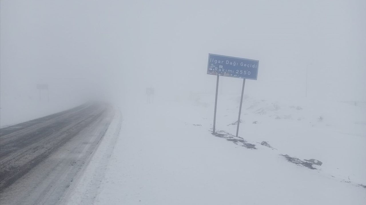 Kars ve Ardahan'da Kar Yağışı Etkili Oldu