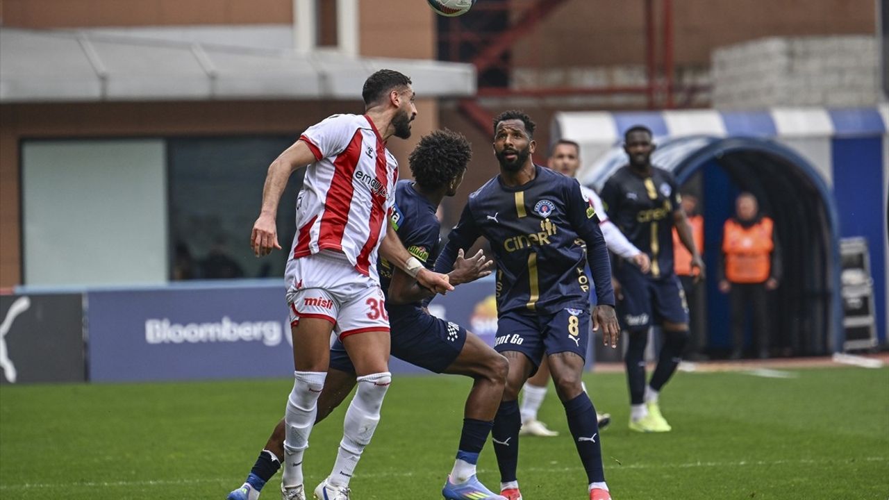 Kasımpaşa, Net Global Sivasspor'u İlk Yarıda Geride Bıraktı