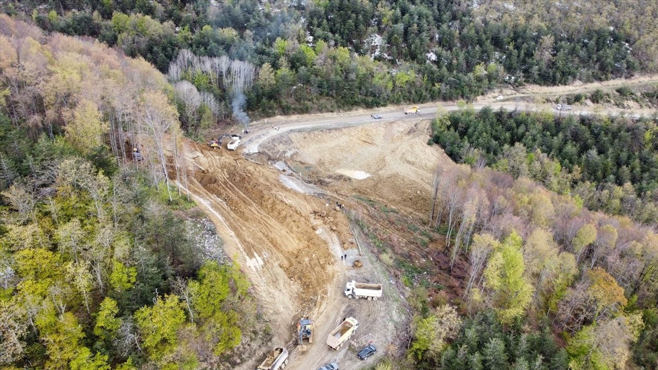 Kastamonu-Çatalzeytin Yolunda Heyelan: Dronla Çekim Yapıldı
