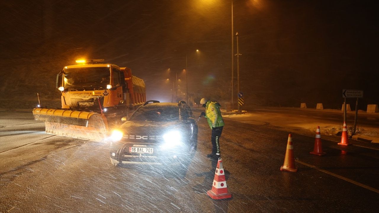 Kayseri-Malatya Kara Yolu Kar ve Tipi Nedeniyle Kapatıldı