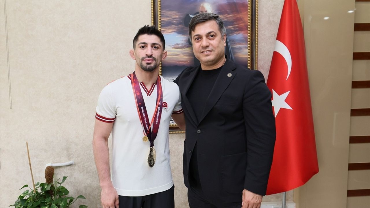 Kerem Kamal’a Manisa’da Muhteşem Karşılama