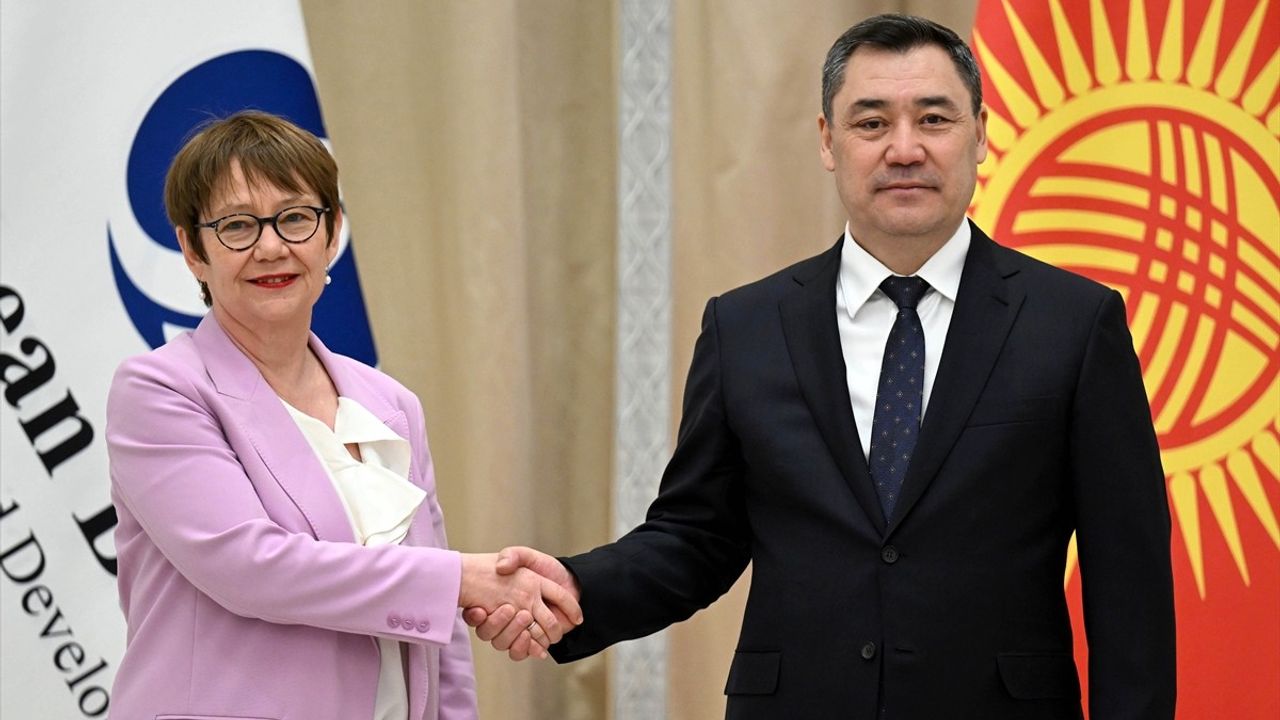 Kırgızistan Cumhurbaşkanı Caparov'un Semerkand Temasları
