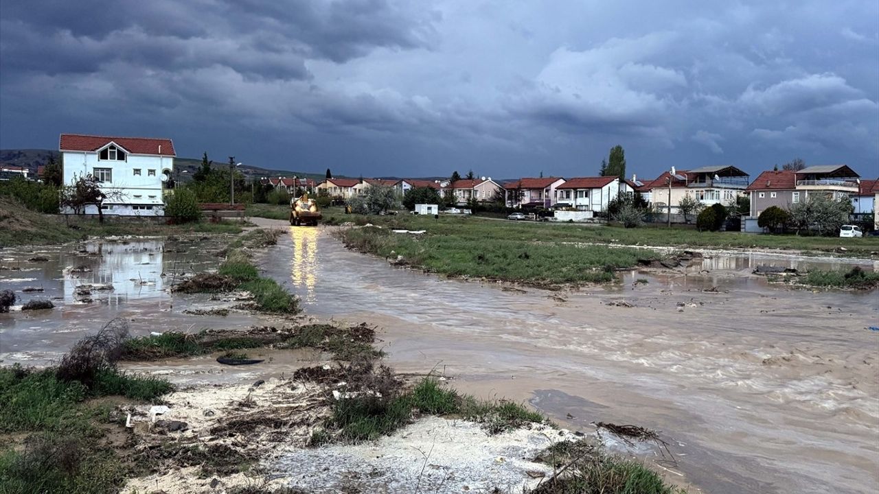 Kırıkkale'de Sağanak Yağış Sonrası Su Baskınları