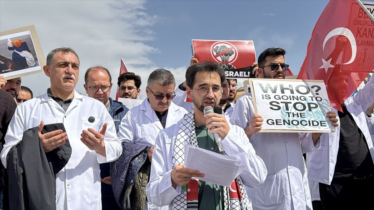 Kırşehir ve Sivas'ta Gazze'ye Destek Yürüyüşü Düzenlendi