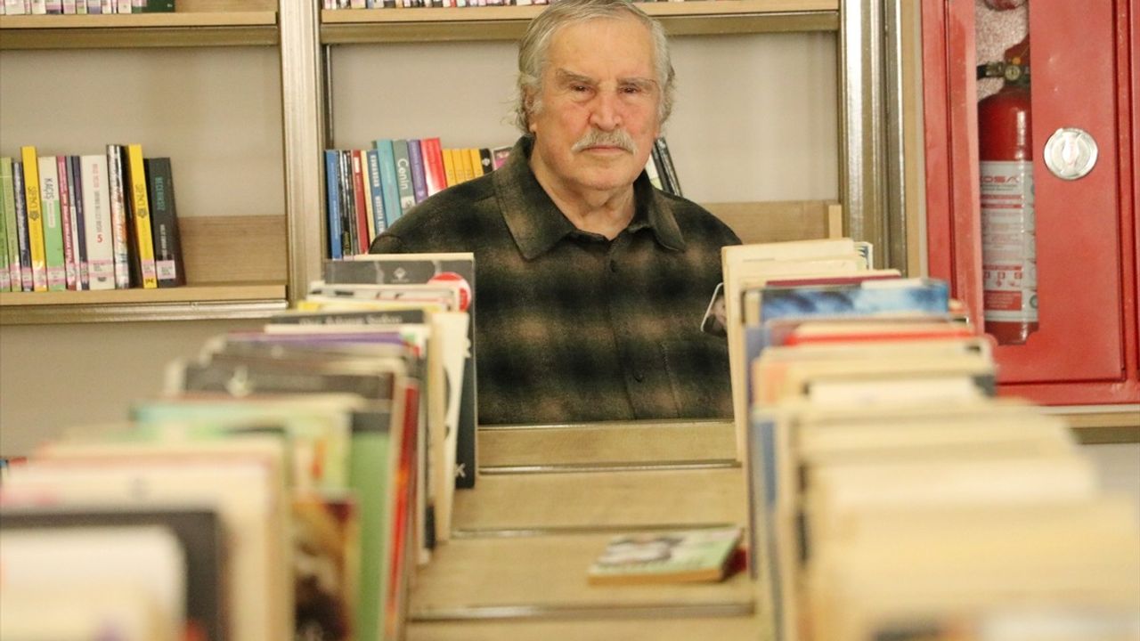Kitap Tutkusu ile Örnek Oluyor: Bahattin Moralar