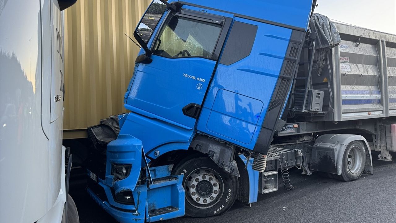 Kocaeli'de Zincirleme Trafik Kazası