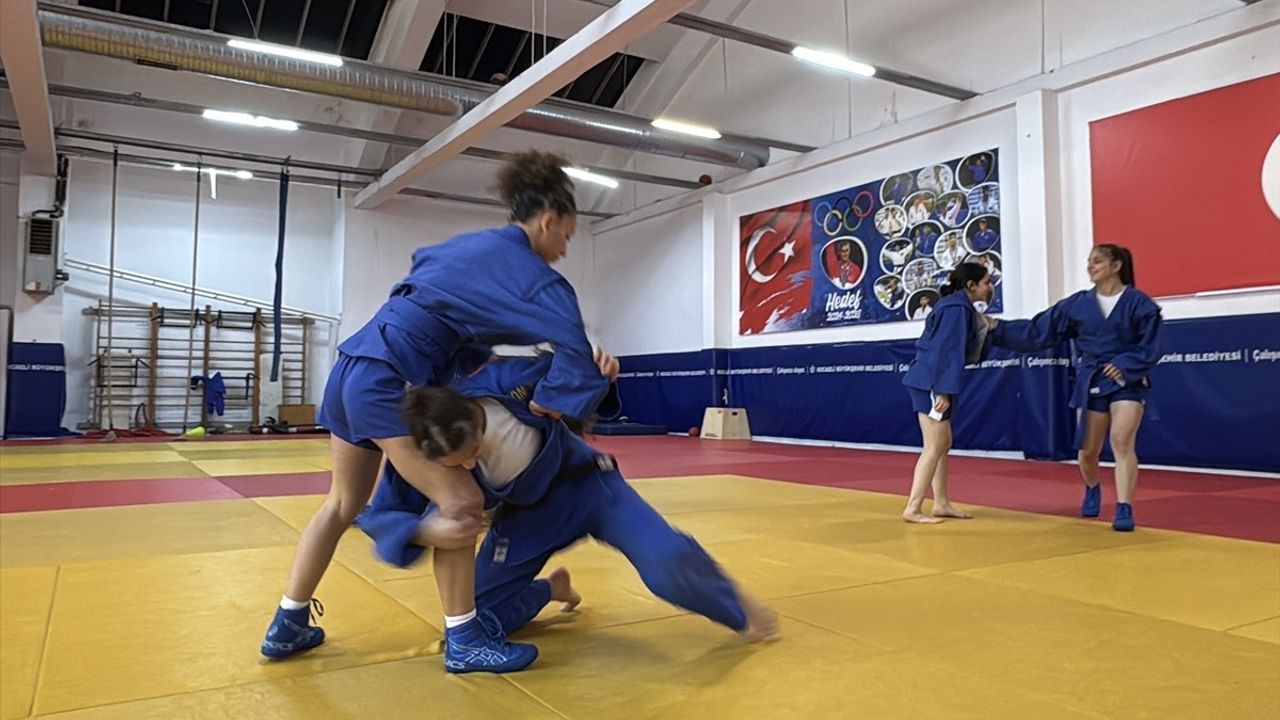 Kocaeli'nin Judocu Gençleri Sambo'da Başarıya Koşuyor