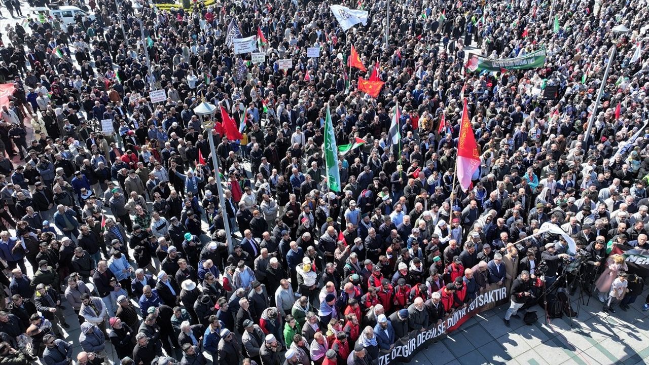 Konya'da Gazze'ye Destek Yürüyüşü Düzenlendi