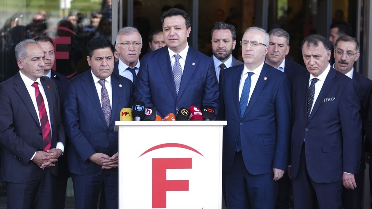 Mahmut Arıkan, Sırrı Süreyya Önder'i Hastanede Ziyaret Etti