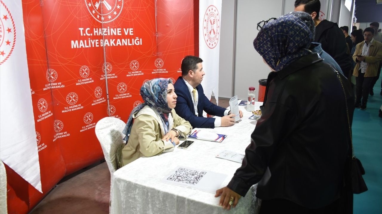 Malatya'da İpekyolu Kariyer Fuarı Heyecanı