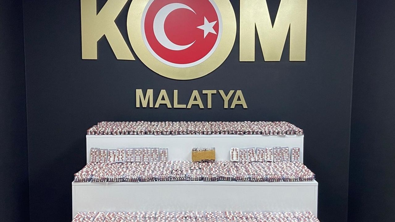 Malatya'da Uyuşturucu Operasyonu: 3 Gözaltı ve 21 Bin Hap