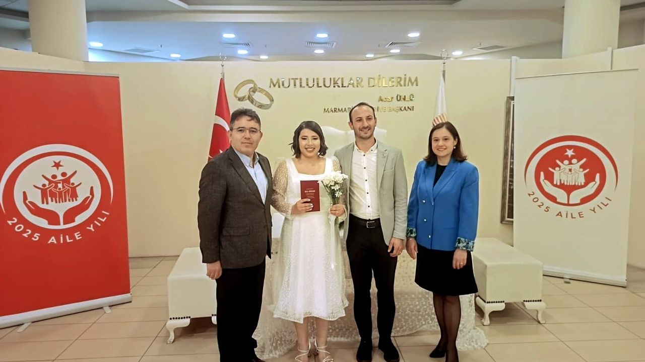 Marmaris’te Evlenecek Gençler İçin Nikah Töreni
