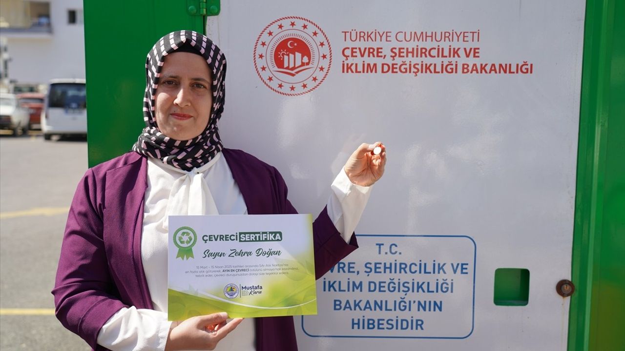 Mersin'de Atık Toplama Kampanyası: Çeyrek Altın Kazanan Zehra Doğan