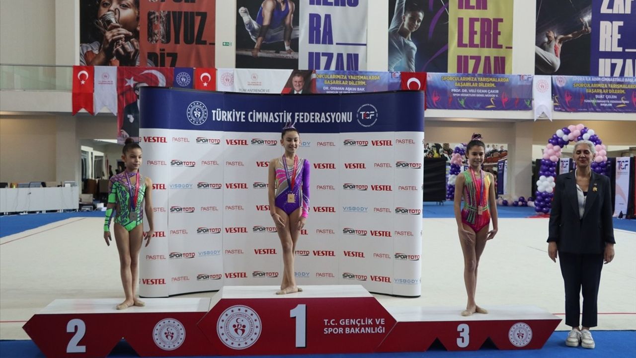 Mersin'de Ritmik Cimnastik Küçükler Federasyon Kupası Başladı