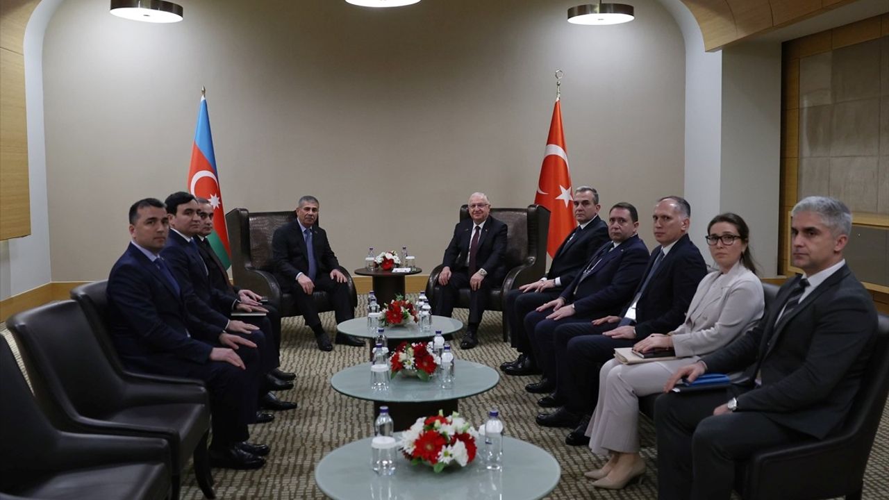 Milli Savunma Bakanı Güler'den Azerbaycanlı Mevkidaşı ile Önemli Görüşme