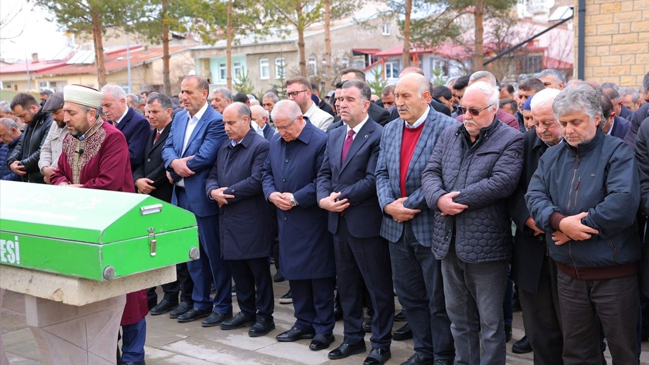 Milli Savunma Bakanı Güler, Yengesinin Cenaze Törenine Katıldı