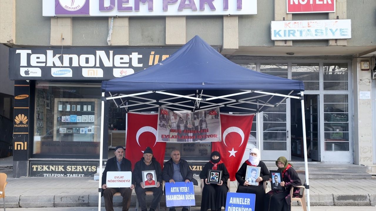 Muş'ta Aileler, Çocuklarına Kavuşma Umuduyla Eylemlerini Sürdürüyor