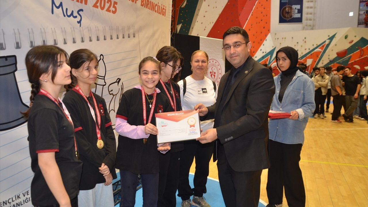 Muş'ta Okul Sporları Satranç Grup Birinciliği Tamamlandı