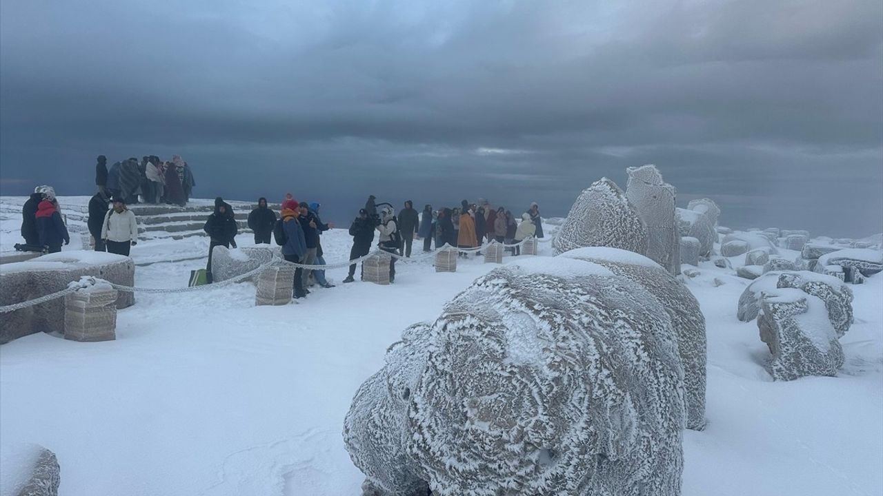 Nemrut Dağı Nisan Ayında Beyaza Büründü