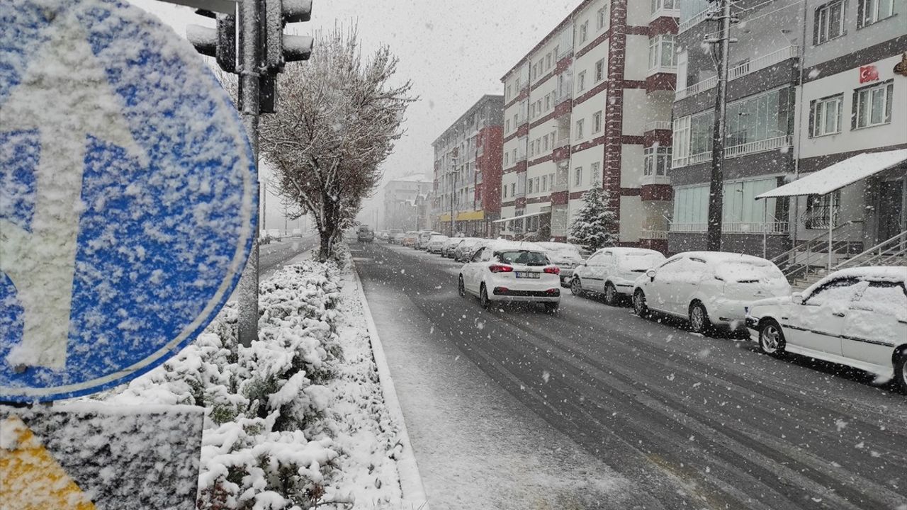 Niğde'de Kar Yağışı Etkili