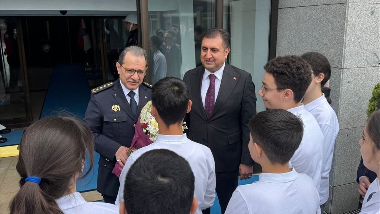 Öğrencilerden Emniyet Müdürü'ne Polis Haftası Ziyareti