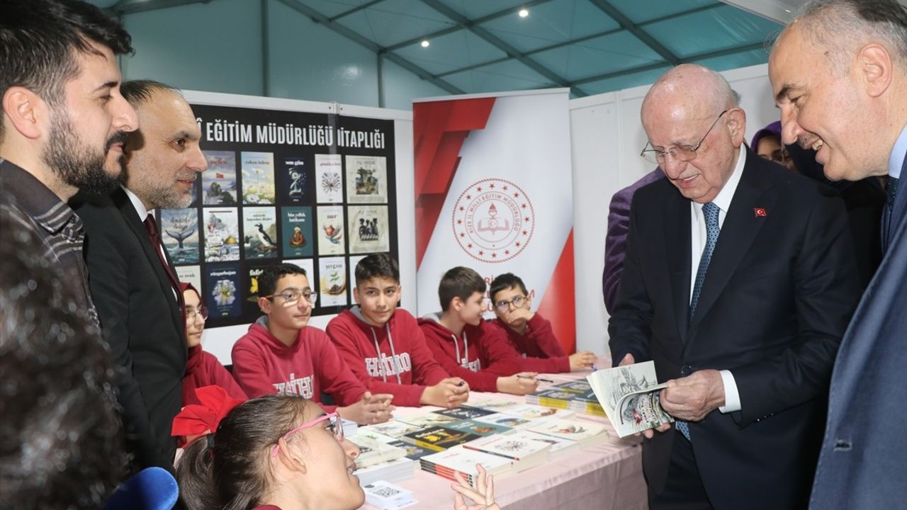Rize'de 2. Kitap Fuarı Açılışı ve Gelişen Türkiye Üzerine Açıklamalar