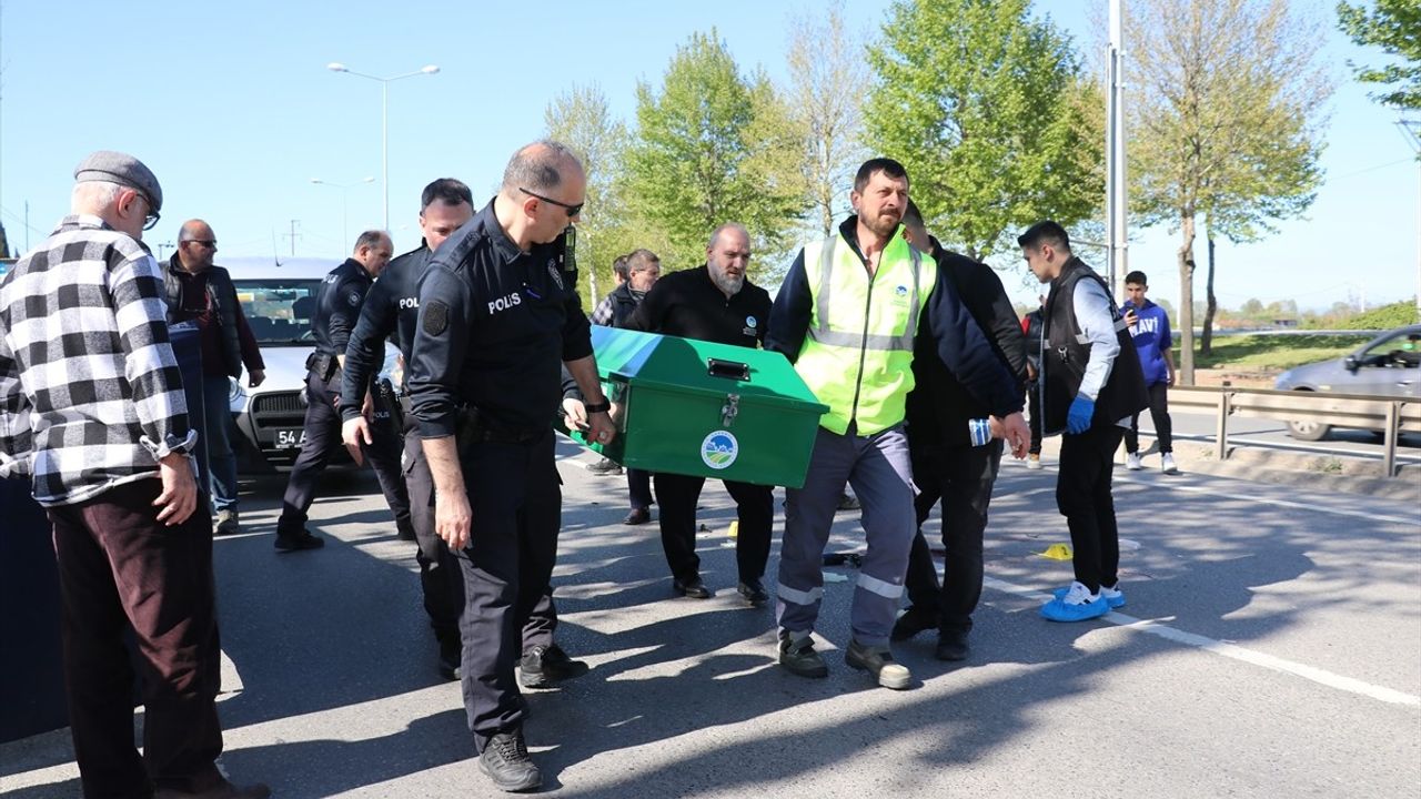 Sakarya'da Motosiklet ile Bisiklet Çarpıştı: 1 Ölü