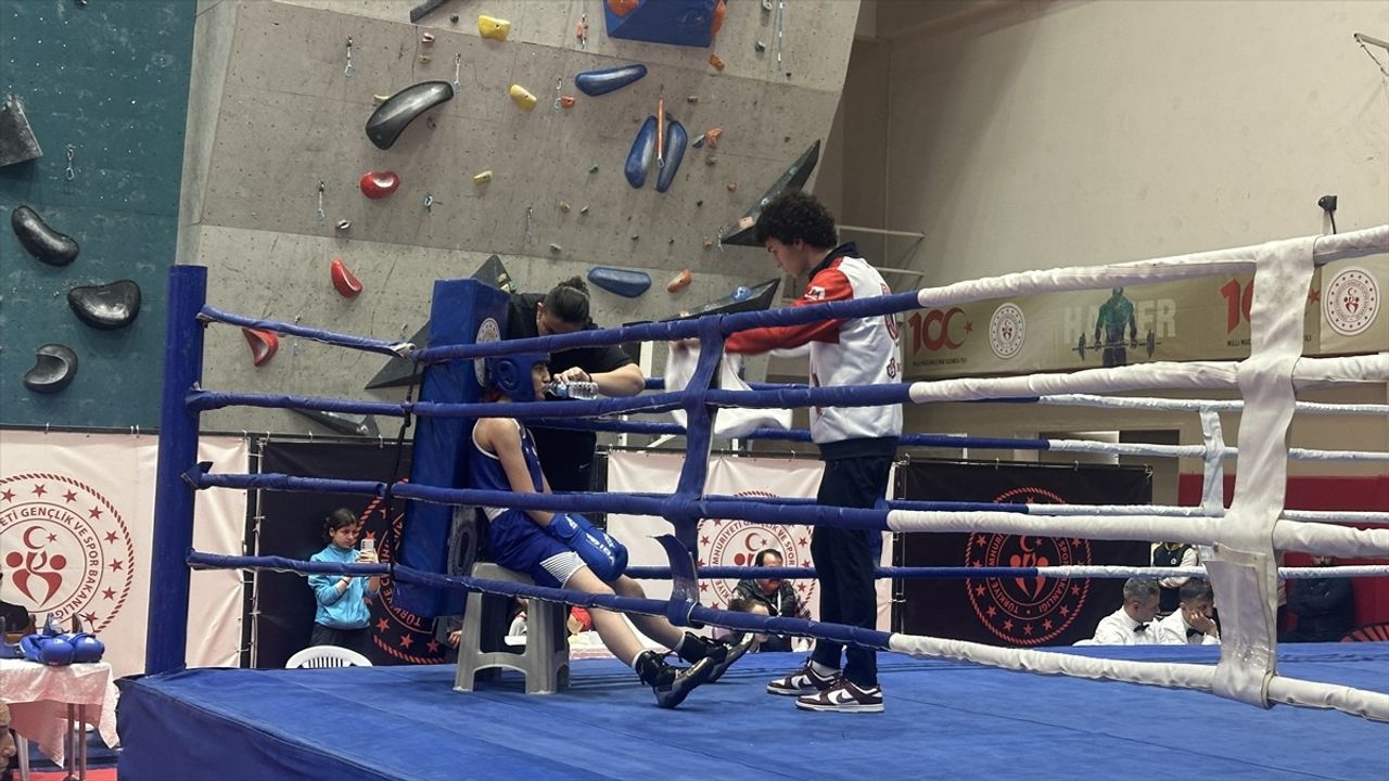 Samsun'da 22 Yaş Altı Kadınlar Türkiye Boks Şampiyonası Başladı